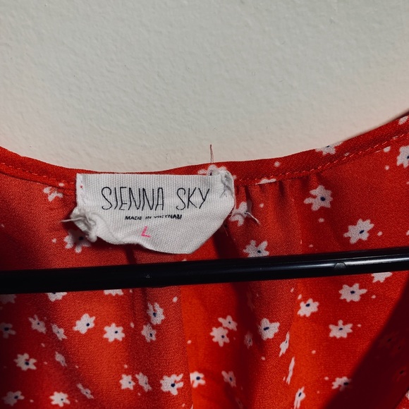 Red floral cinched top - Picture 3 of 5